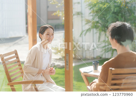 A couple to relax on the terrace 123770960