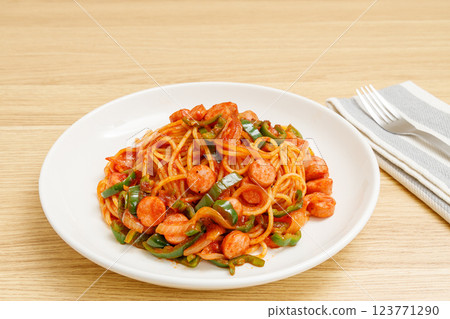 那不勒斯義大利麵和叉子 123771290
