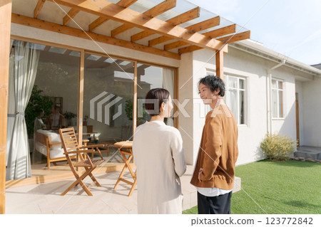 A couple looking up at a lovely house 123772842