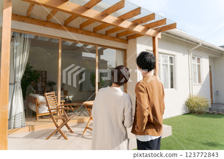 A couple looking up at a lovely house 123772843