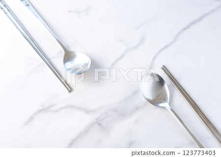 Korean-style stainless steel tableware. "Sukkara" spoon and "Chokkara" chopsticks Korean-style stainless steel tableware. "Sukkara" spoon and "Chokkara" chopsticks 123773403