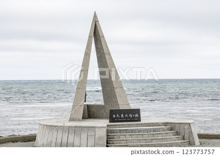 稚內,北海道,夏季北海道,宗谷岬“日本最北端紀念碑” 稚內,北海道,夏季北海道,宗谷岬“日本最北端紀念碑” 123773757