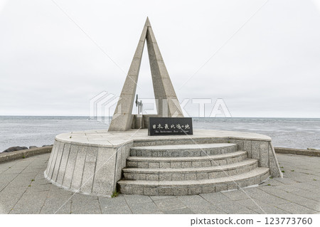 稚內,北海道,夏季北海道,宗谷岬“日本最北端紀念碑” 稚內,北海道,夏季北海道,宗谷岬“日本最北端紀念碑” 123773760