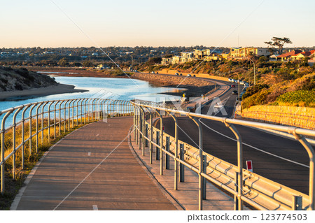 Port Noarlunga shared footpath and bike track along the Onkaparinga River 123774503