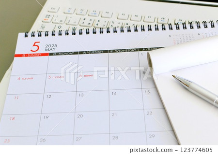 Memo and May calendar, schedule management, schedule 123774605
