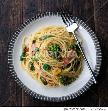 白屈菜培根義面 白屈菜培根義面 123775577