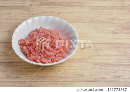 Seared tuna 123775587