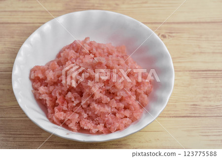 Seared tuna 123775588