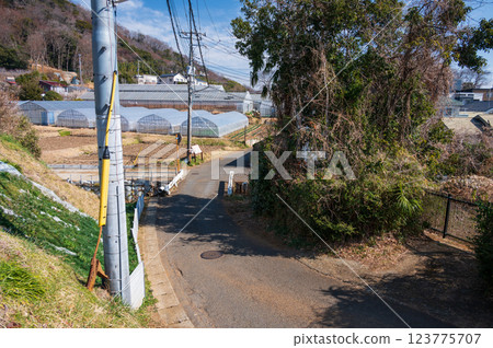 Peaceful rural scenery, nostalgic country roads, Tsurumaki Onsen, Kitayana Peaceful rural scenery, nostalgic country roads, Tsurumaki Onsen, Kitayana 123775707
