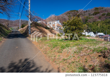A peaceful country hill to climb - Tsurumaki Onsen 123775818