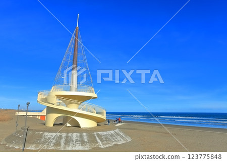 [千葉]天氣晴朗時的九十九里海灘塔 123775848