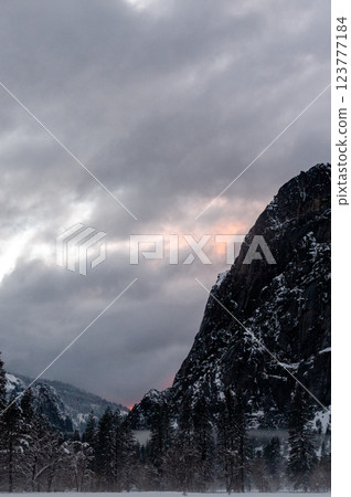 Yosemite valley in Winter Yosemite valley in Winter 123777184