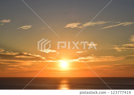 Sunrise over the Pacific Ocean horizon 123777419