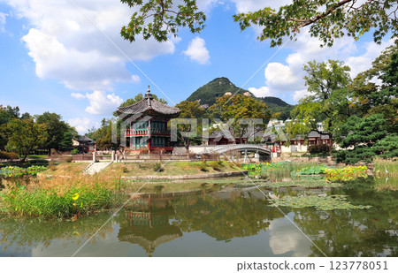 Breathtaking landscape with an ancient pavilion, majestic mountain and a serene lake. Hyangwonjeong Pavilion, situated in the serene pond in the garden, Gyeongbokgung palace, Seoul, South Korea Breathtaking landscape with an ancient pavilion, majestic mountain and a serene lake. Hyangwonjeong Pavilion, situated in the serene pond in the garden, Gyeongbokgung palace, Seoul, South Korea 123778051