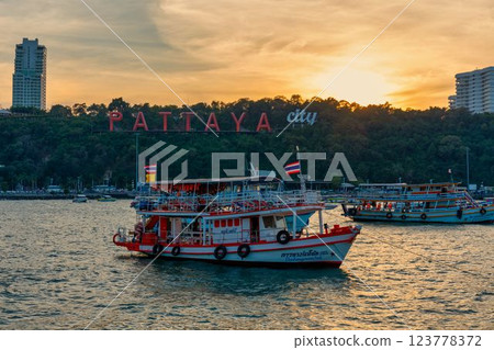 Sunset on Pattaya Beach, Thailand Sunset on Pattaya Beach, Thailand 123778372