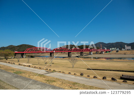 四萬十川預示著春天的到來 123779295