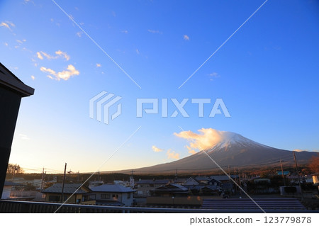 Sunrise and Mt. Fuji, Fujikawaguchiko Town, Yamanashi Prefecture Sunrise and Mt. Fuji, Fujikawaguchiko Town, Yamanashi Prefecture 123779878