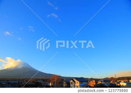 Sunrise and Mt. Fuji, Fujikawaguchiko Town, Yamanashi Prefecture Sunrise and Mt. Fuji, Fujikawaguchiko Town, Yamanashi Prefecture 123779880