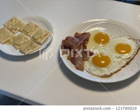 "Runny Egg, Bacon & Cheese Snack: A Savory Treat" "Runny Egg, Bacon & Cheese Snack: A Savory Treat" 123780029