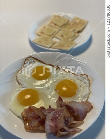"Runny Egg, Bacon & Cheese Snack: A Savory Treat" "Runny Egg, Bacon & Cheese Snack: A Savory Treat" 123780030