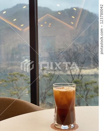 "Iced Coffee with a Scenic View of Jirisan" "Iced Coffee with a Scenic View of Jirisan" 123780042