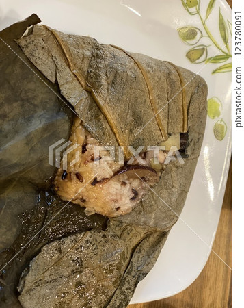 "Fragrant Lotus Leaf Rice: A Traditional Korean Culinary Delight" 123780091