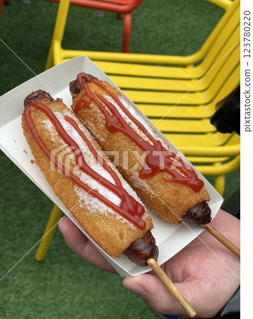 "Hot Dog: A Classic Comfort Food Snack" 123780220