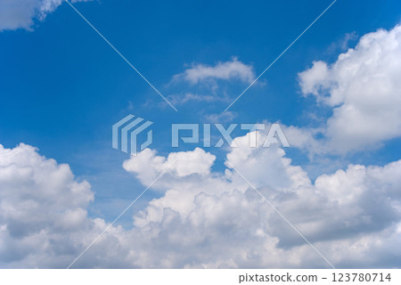 『背景素材/風景素材』夏日藍天白雲 123780714