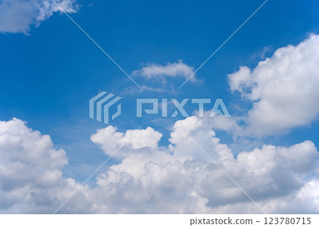 『背景素材/風景素材』夏日藍天白雲 123780715