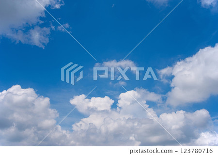 『背景素材/風景素材』夏日藍天白雲 123780716