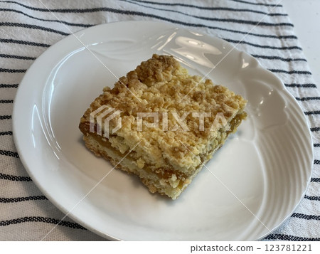 "Pineapple Cake (Feng Li Su): A Sweet and Tangy Homemade Delight" 123781221