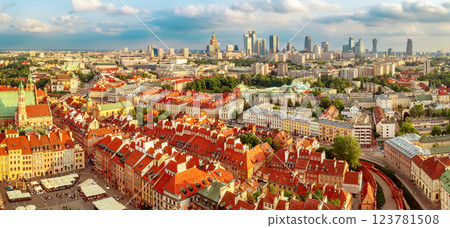 Old city in Warsaw panorama, view from above to the old and new city 123781508