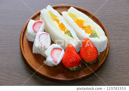 Fruit sandwich Fruit sandwich 123781553