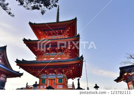 京都、清水寺、三重塔、側面 京都、清水寺、三重塔、側面 123782111