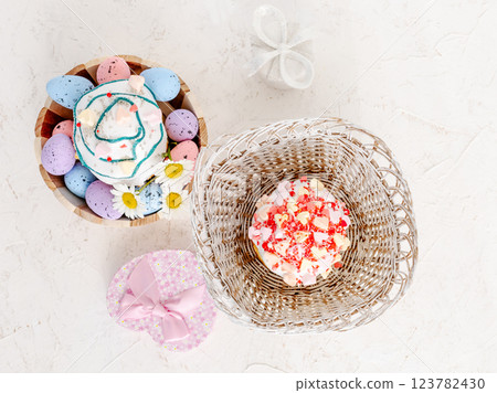 Easter cakes and colorful Easter eggs in the wooden baskets. 123782430