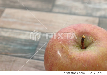 Autumn's only beauty, the temptation of honey-filled apples 123782776