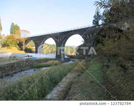 位於熊本縣阿蘇郡小國町北里的舊國鐵宮原線的廢棄拱橋—木野川橋,被指定為國家註冊有形文化財產。 位於熊本縣阿蘇郡小國町北里的舊國鐵宮原線的廢棄拱橋—木野川橋,被指定為國家註冊有形文化財產。 123782784