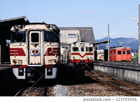 Trains lined up at Nakamura Station in 1986 Trains lined up at Nakamura Station in 1986 123783456