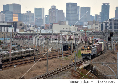 EF652097次貨櫃貨運列車運行於北方貨運線 123784069