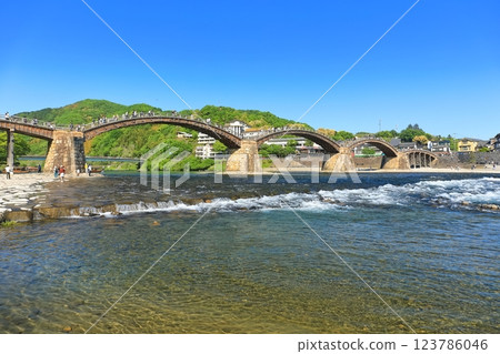 [Yamaguchi Prefecture] Kintai Bridge and Nishiki River on a clear day 123786046