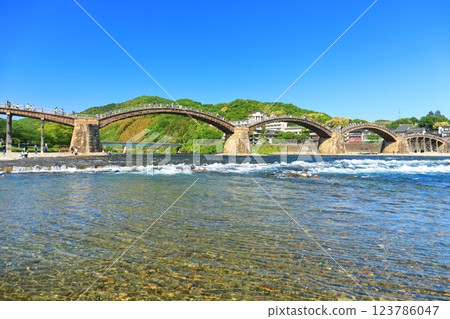 【山口縣】晴天的錦帶橋與錦川 123786047