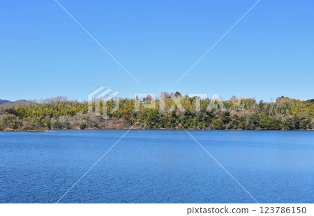 一碧湖初春清涼景色 一碧湖初春清涼景色 123786150