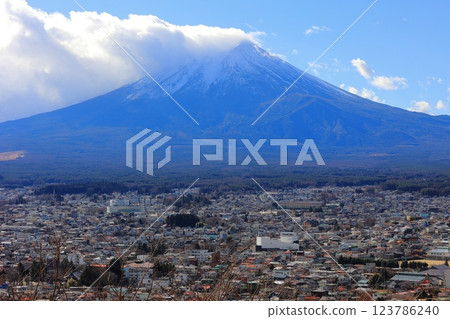 Mount Fuji as seen from Arakurayama Sengen Shrine in Yamanashi Prefecture, Winter 2024 123786240