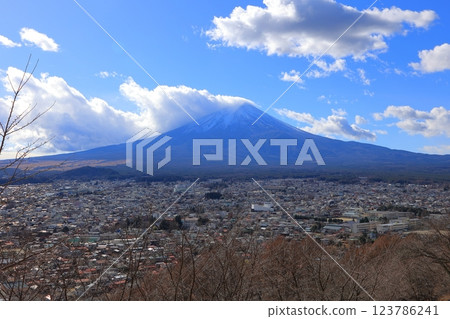 Mount Fuji as seen from Arakurayama Sengen Shrine in Yamanashi Prefecture, Winter 2024 123786241