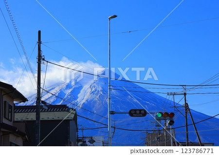 山梨縣富士道（本町街）和富士山 123786771