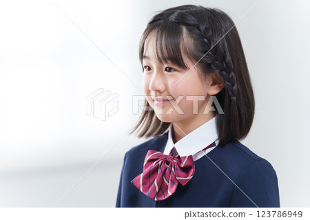 穿制服的學生 穿制服的學生 123786949