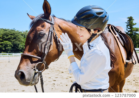 練習騎馬的女人 123787000