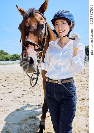 練習騎馬的女人 123787002