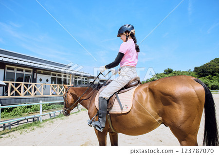 練習騎馬的女人 練習騎馬的女人 123787070