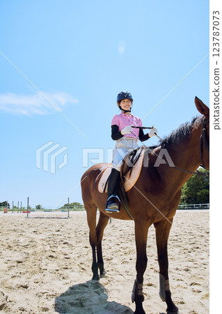 練習騎馬的女人 練習騎馬的女人 123787073